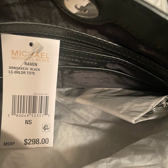 NWT BEAUTIFUL MICHAEL KORS SHOULDER BAG WITH THREE COMPARTMENTS. - Picture 8 of 11